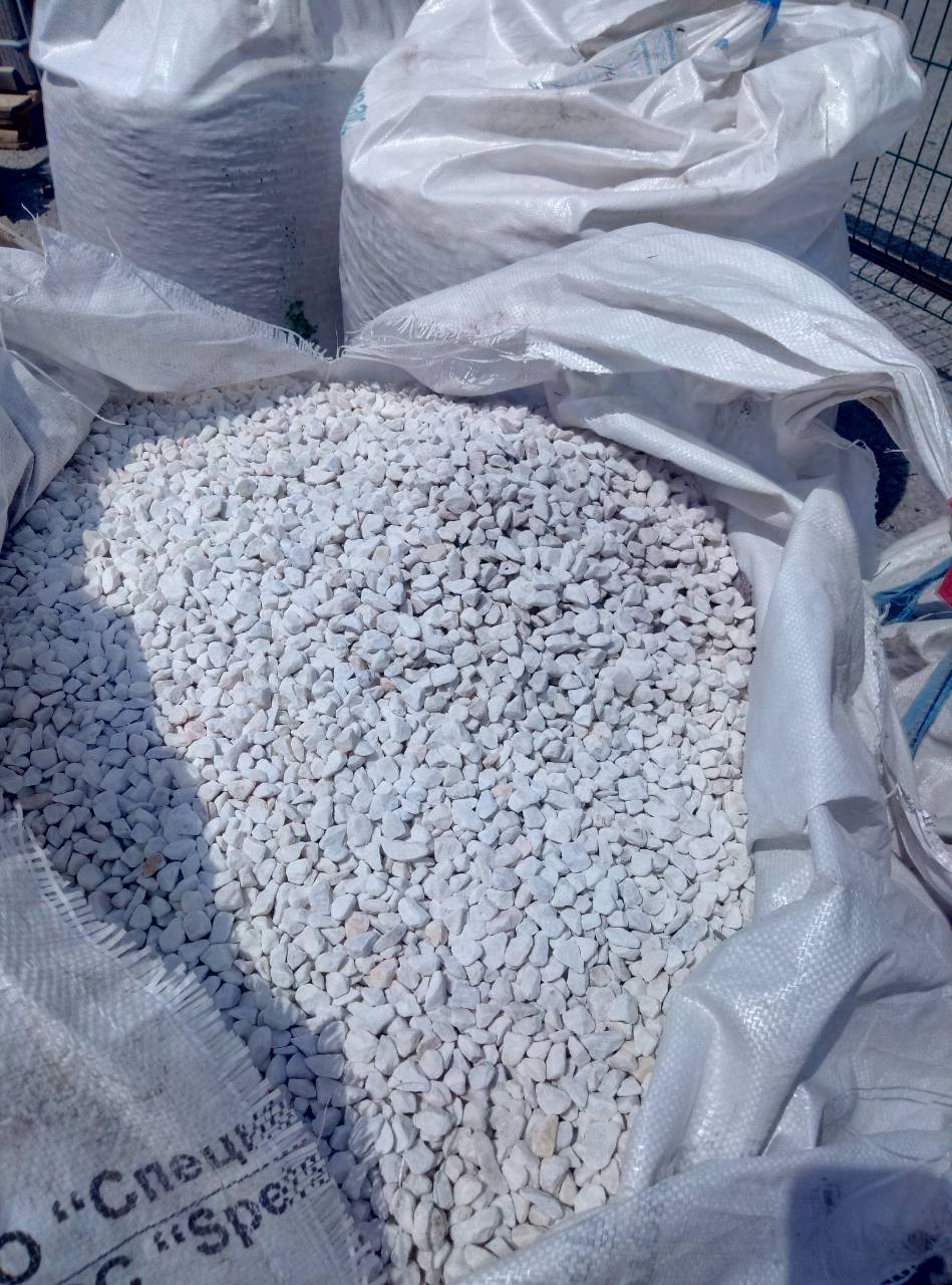 мраморная крошка белая